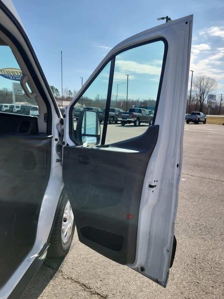 2023 Ford Transit Passenger Wagon XLT