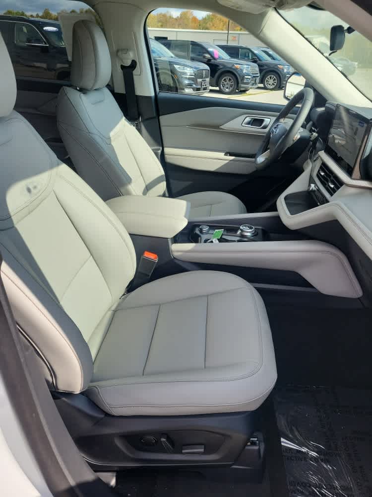 2026 Ford Explorer Active w/100A Pkg