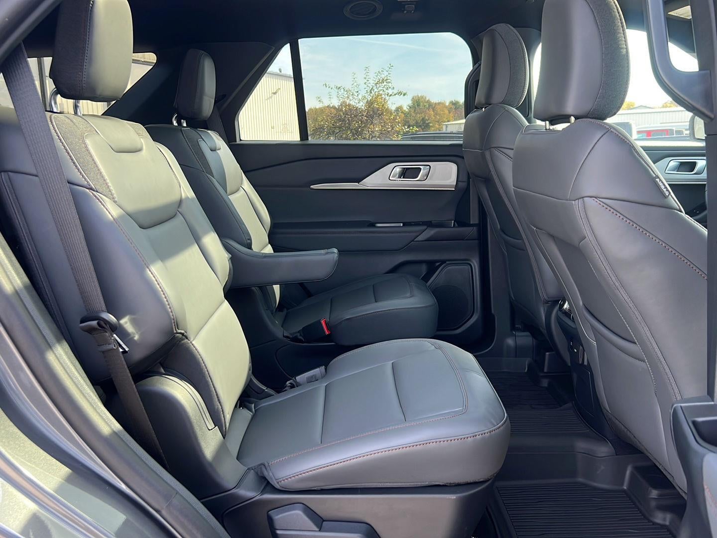 2027 Ford Explorer Active w/200A Pkg