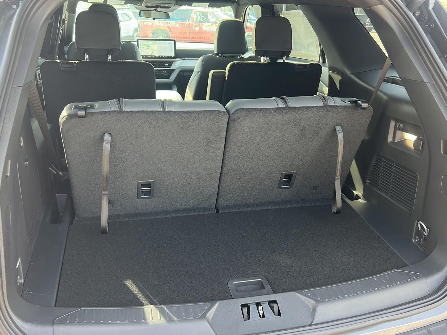 2027 Ford Explorer Active w/200A Pkg