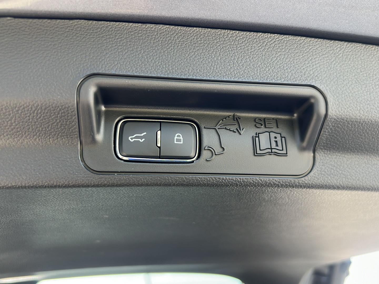 2027 Ford Explorer Active w/200A Pkg