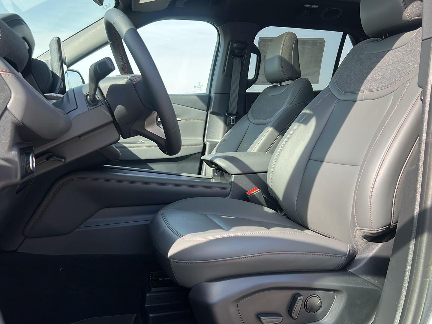 2027 Ford Explorer Active w/200A Pkg