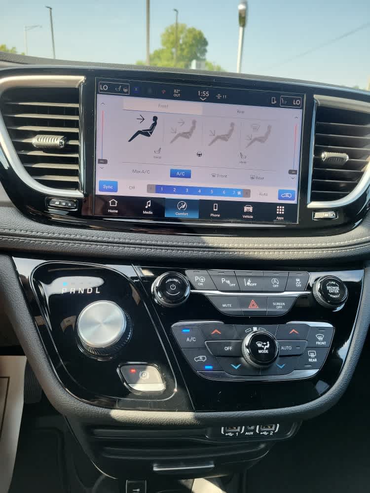 2025 Chrysler Pacifica Select