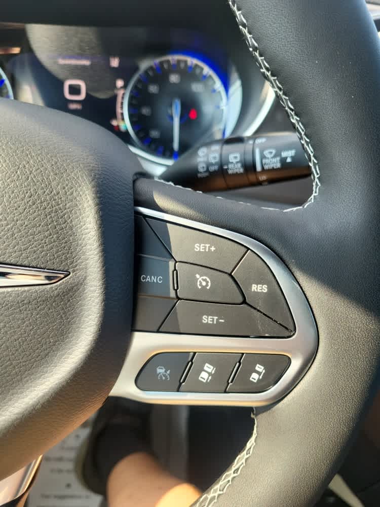 2025 Chrysler Pacifica Select