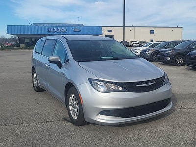 2023 Chrysler Voyager LX