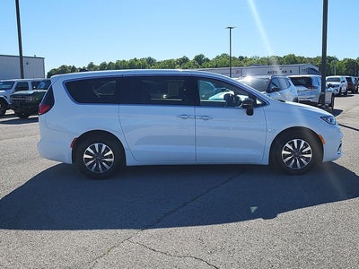 2024 Chrysler Pacifica Hybrid Select