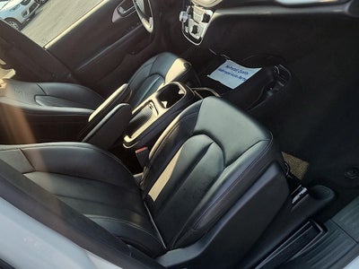 2024 Chrysler Pacifica Hybrid S Appearance Pkg