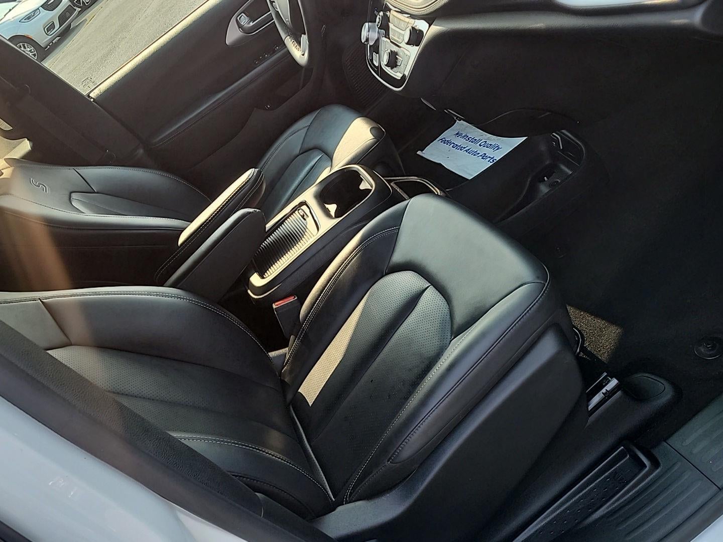 2024 Chrysler Pacifica Hybrid S Appearance Pkg