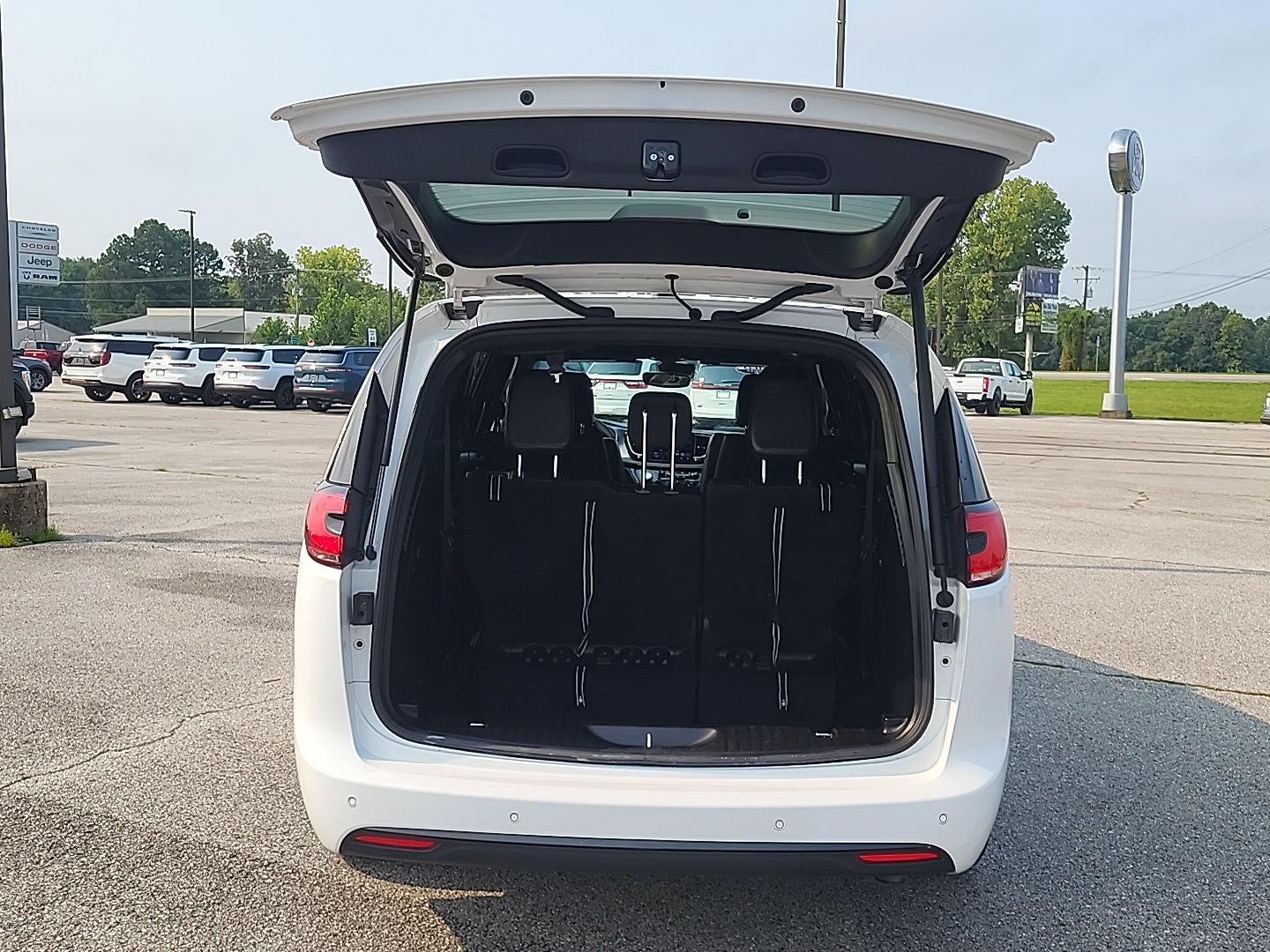 2024 Chrysler Pacifica Hybrid S Appearance Pkg