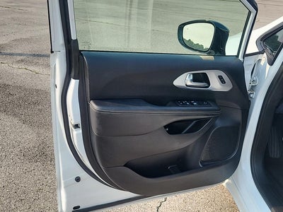 2024 Chrysler Pacifica Hybrid S Appearance Pkg