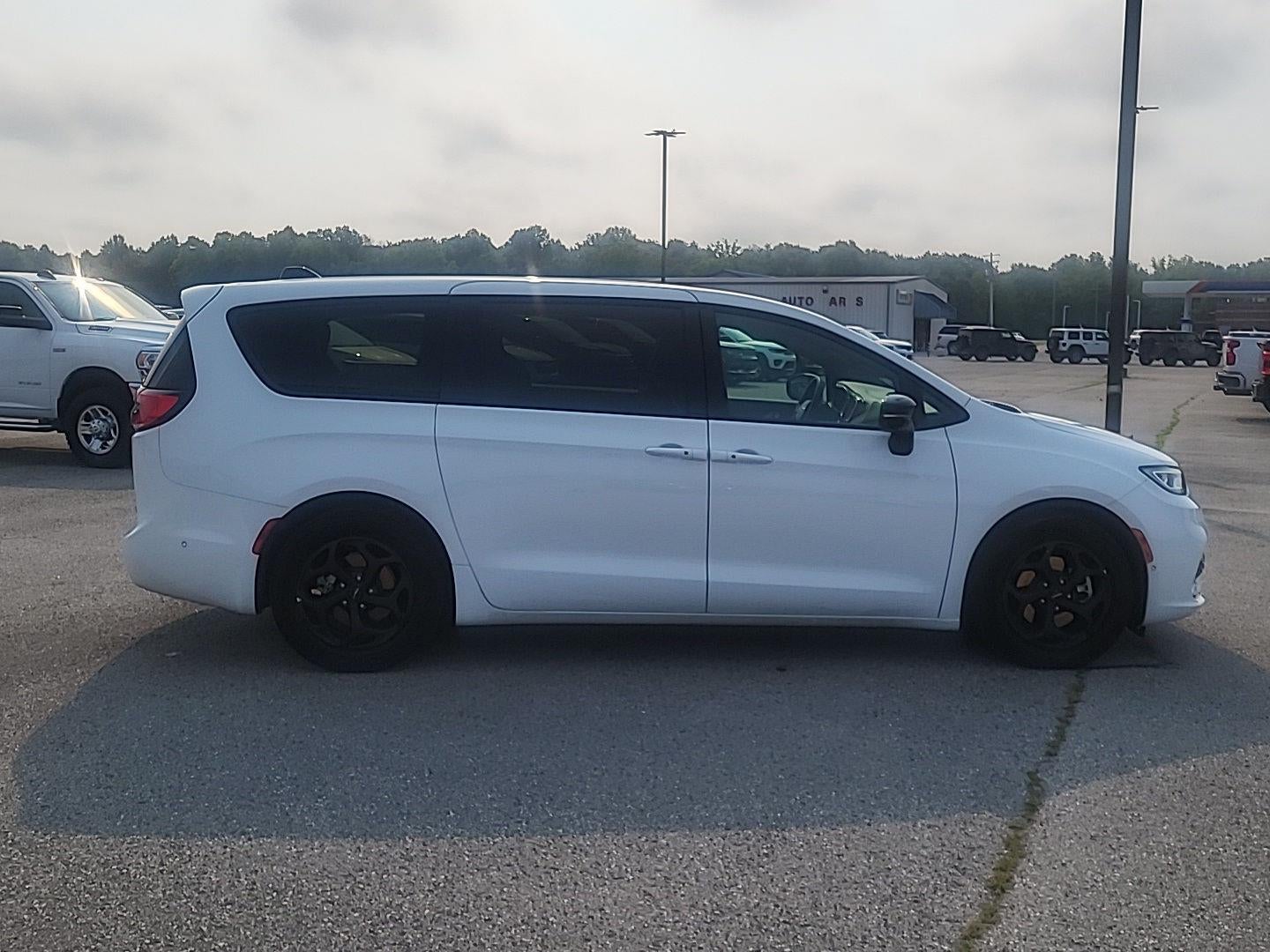 2024 Chrysler Pacifica Hybrid S Appearance Pkg