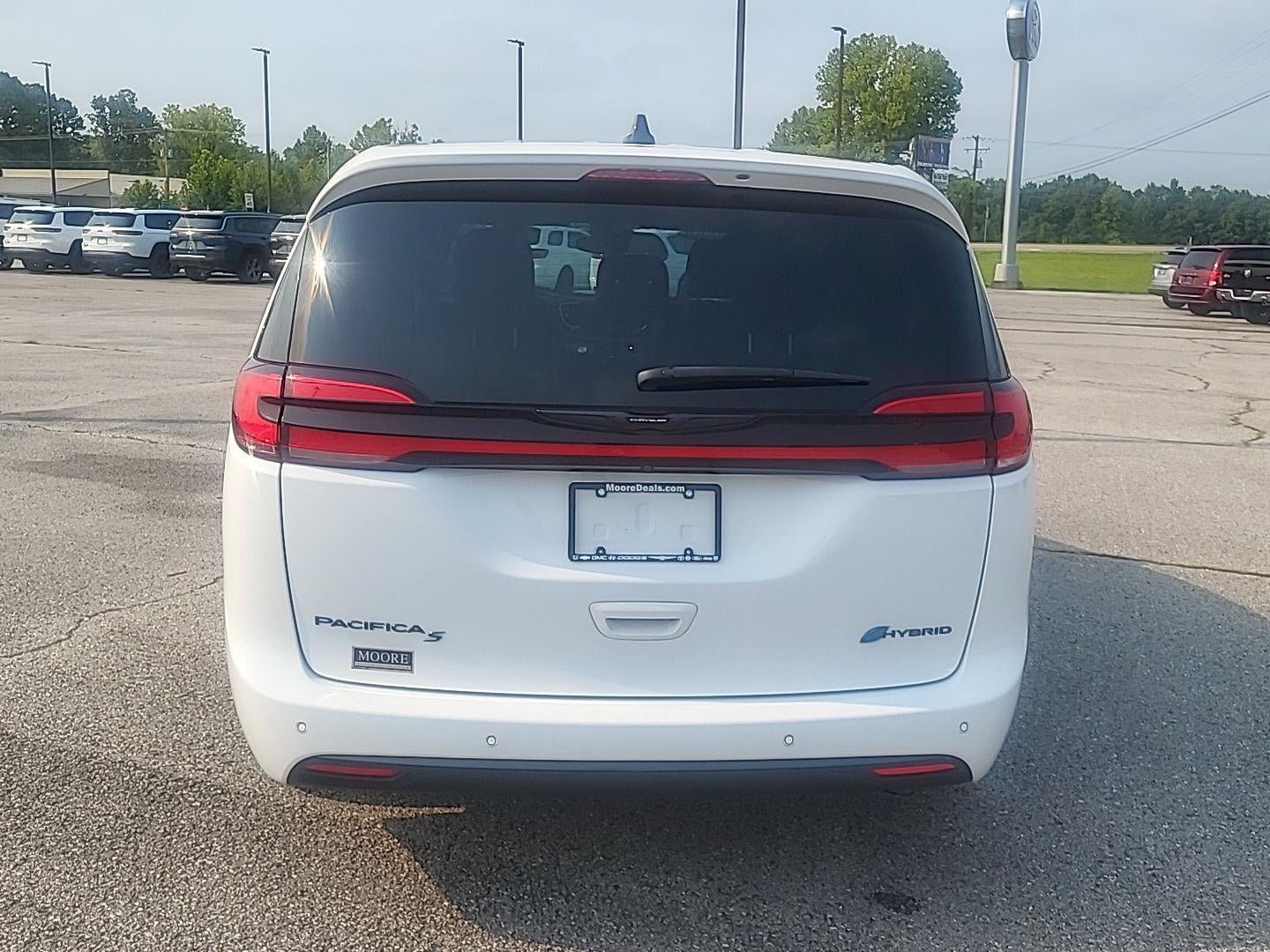 2024 Chrysler Pacifica Hybrid S Appearance Pkg