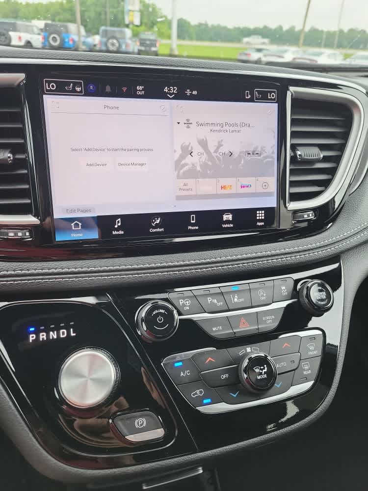 2025 Chrysler Pacifica Select