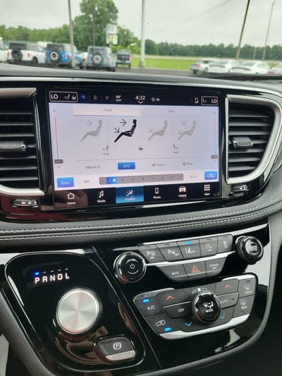 2025 Chrysler Pacifica Select