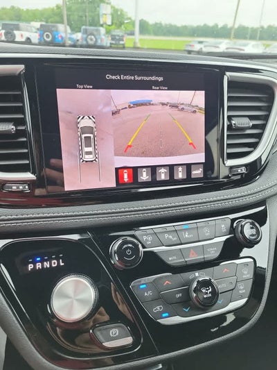 2025 Chrysler Pacifica Select