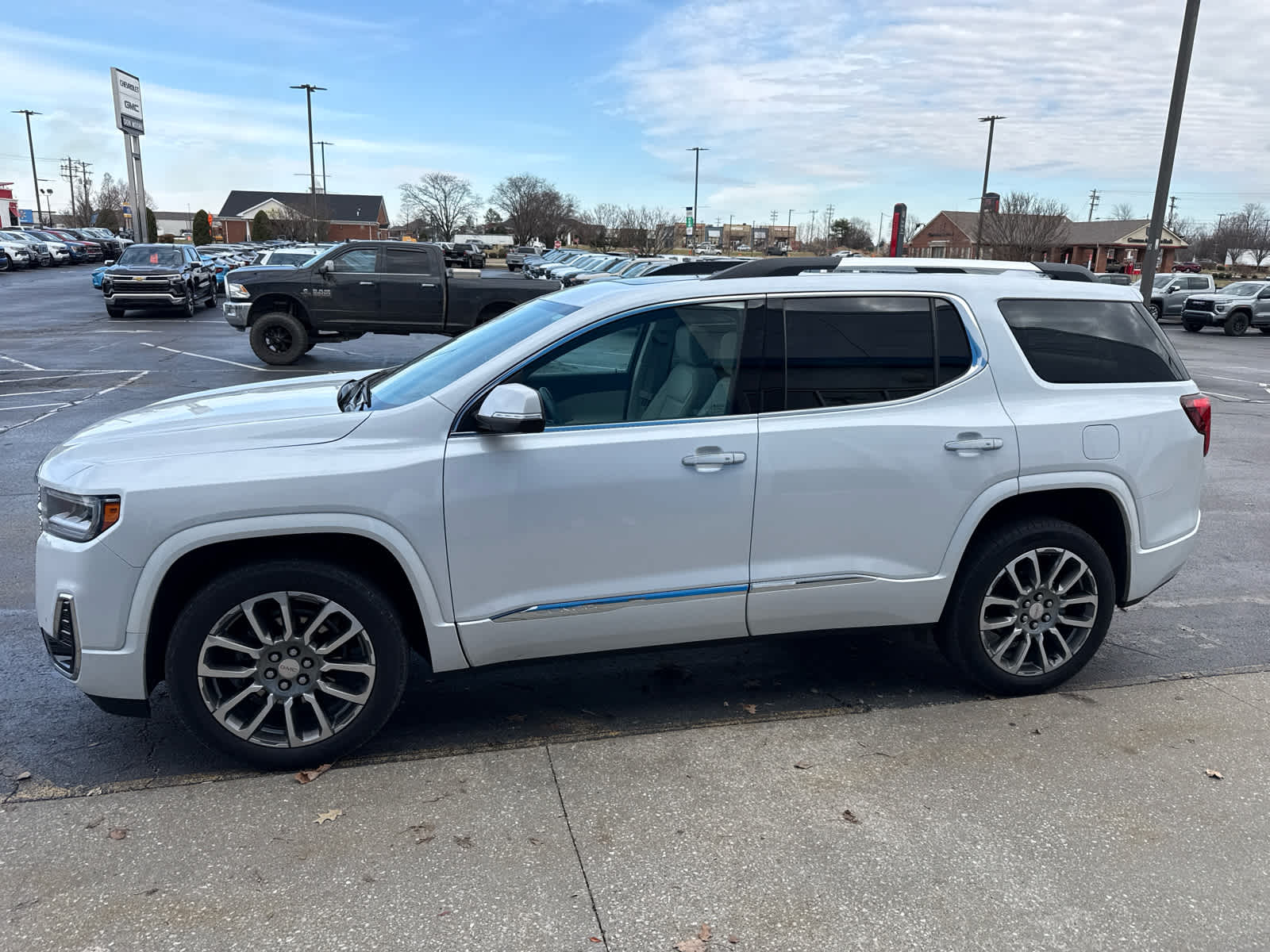 2023 GMC Acadia Denali