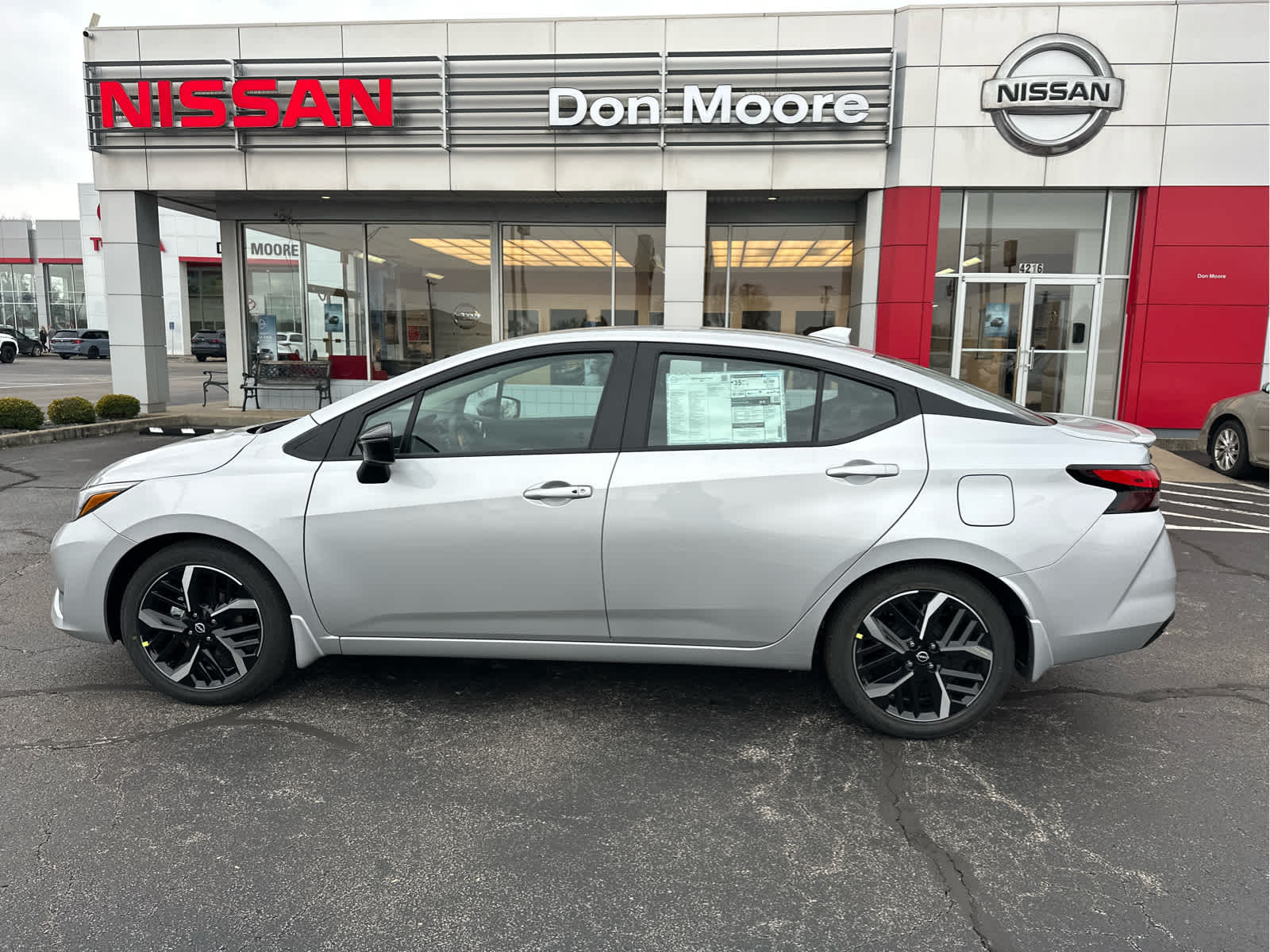 2025 Nissan Versa SR