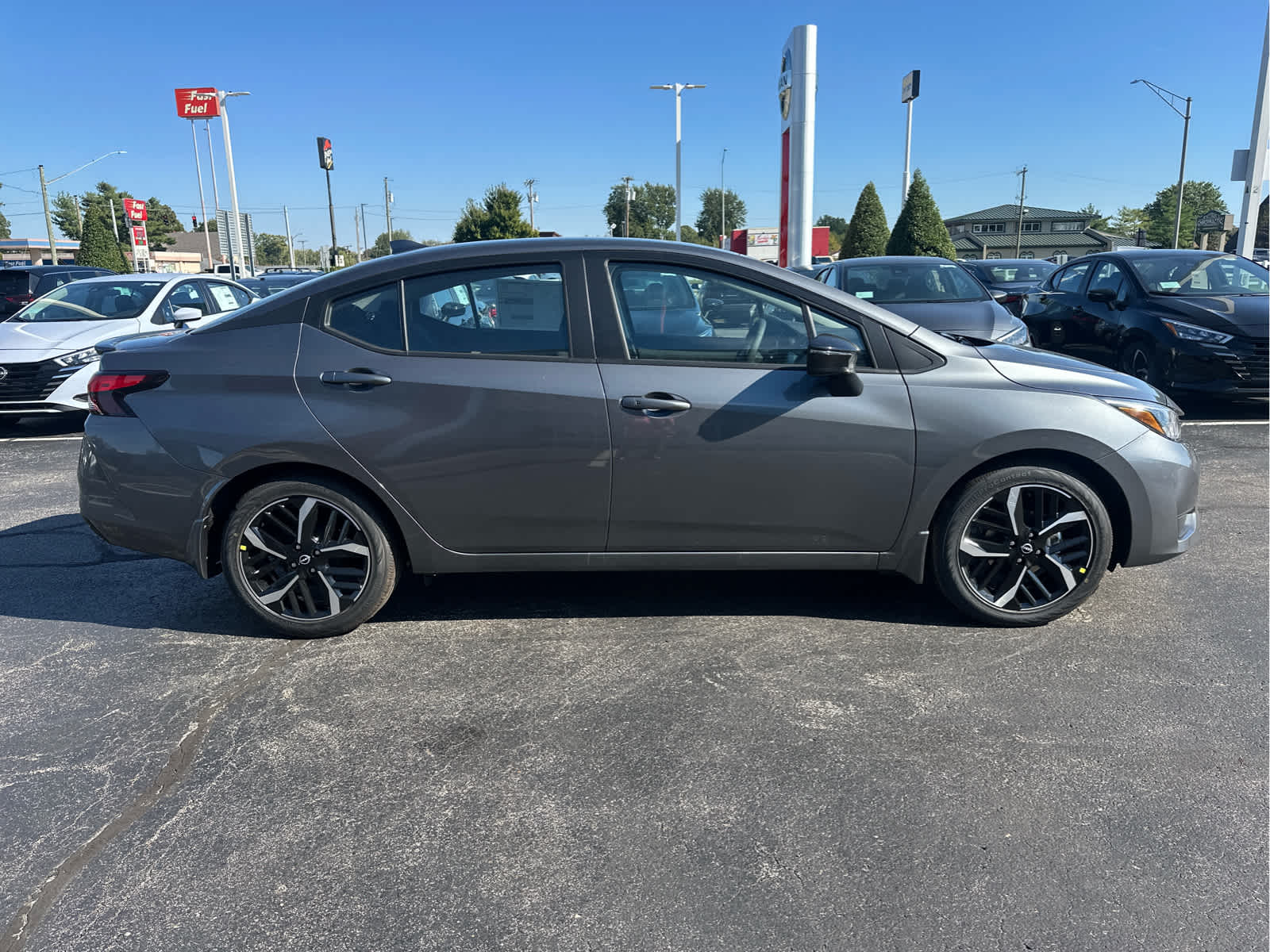 2025 Nissan Versa SR
