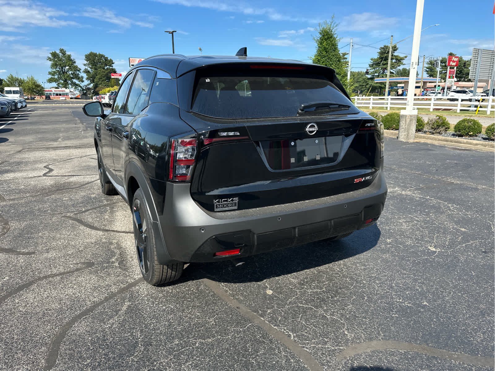2025 Nissan Kicks SR