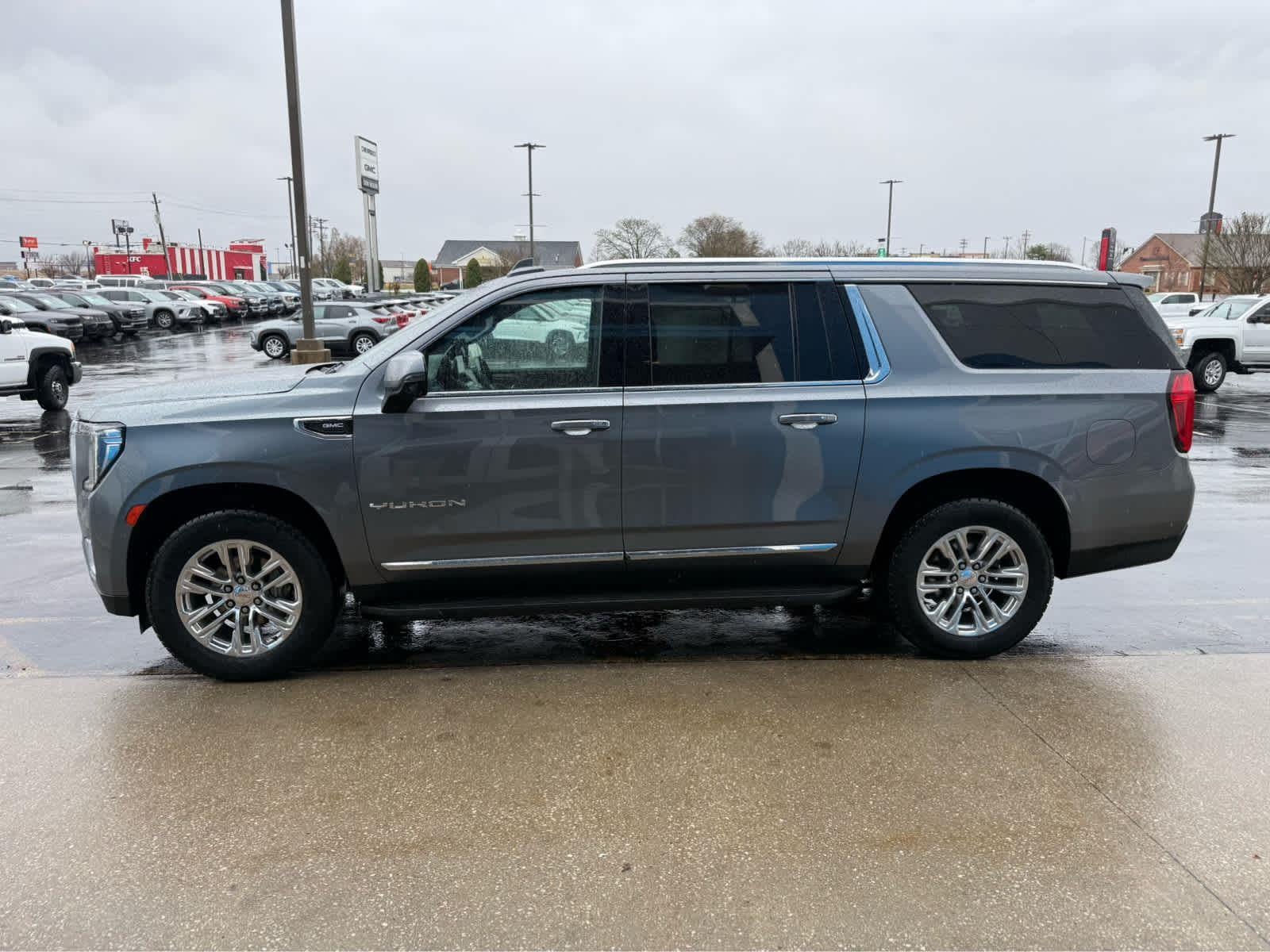2022 GMC Yukon XL SLT