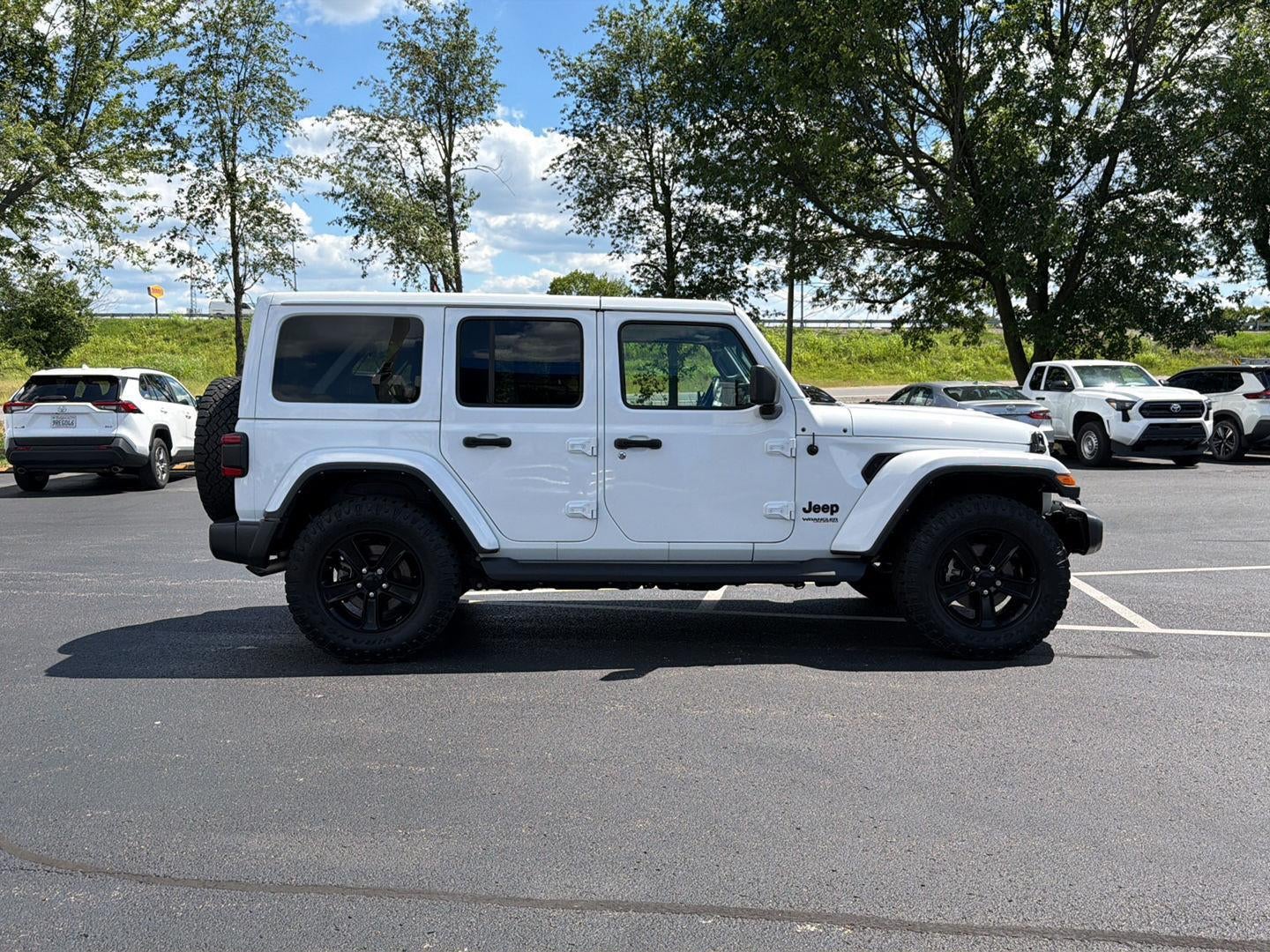 2021 Jeep WRANGLER UNLIMITED SAHARA