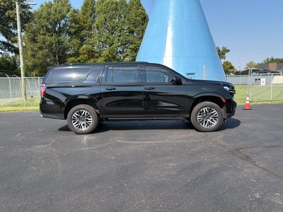 2023 Chevrolet Suburban RST