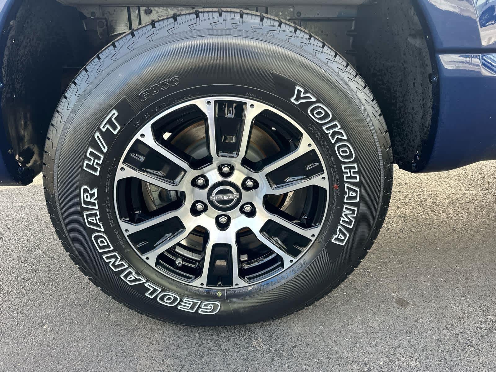 2023 Nissan TITAN SV