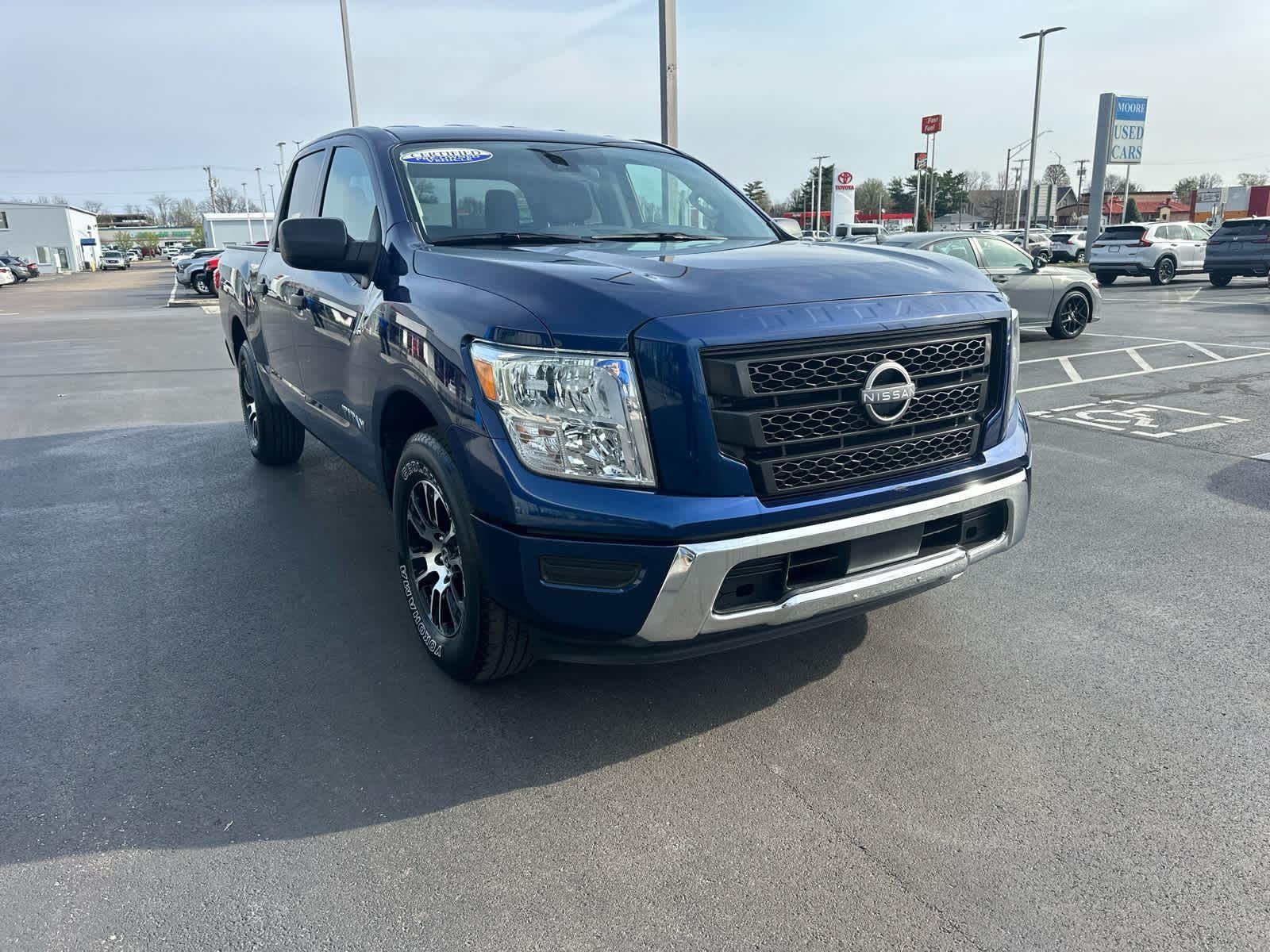 2023 Nissan TITAN SV