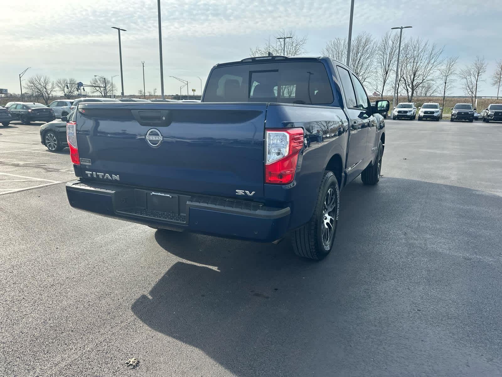 2023 Nissan TITAN SV