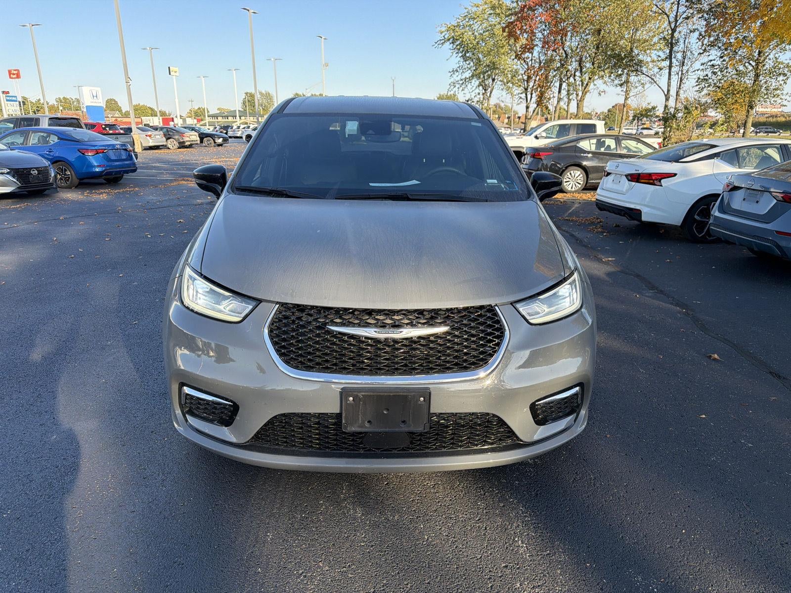 2025 Chrysler Pacifica Select