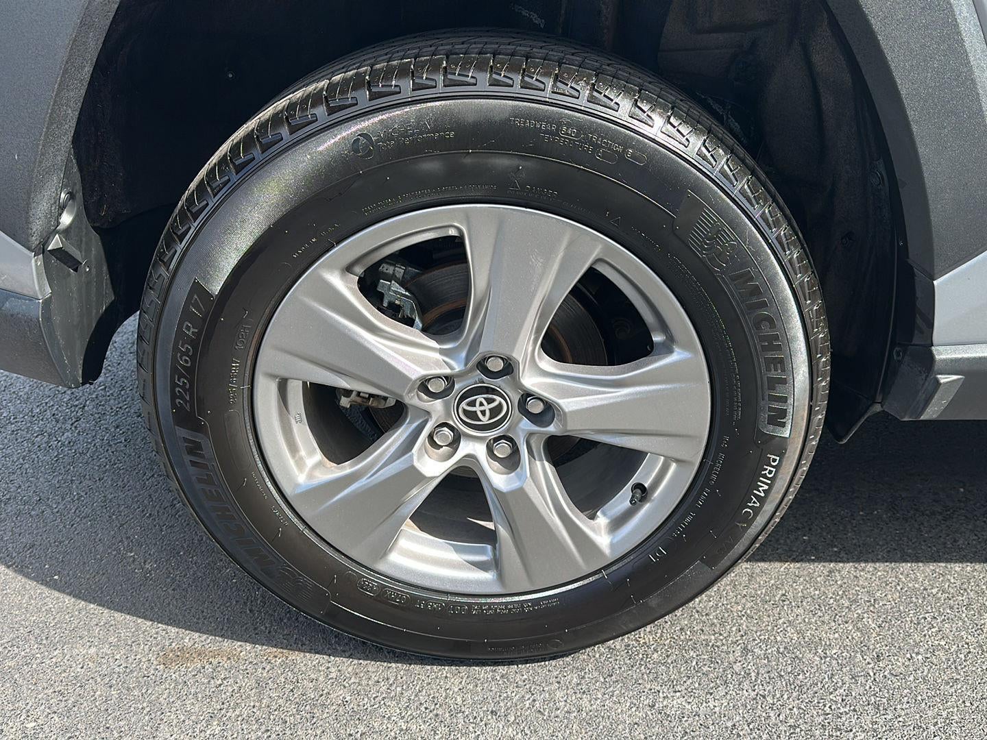 2025 TOYOTA TRUCK RAV4 HYBRID LE