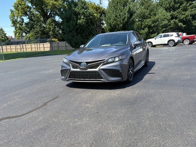 2022 Toyota Camry Hybrid SE