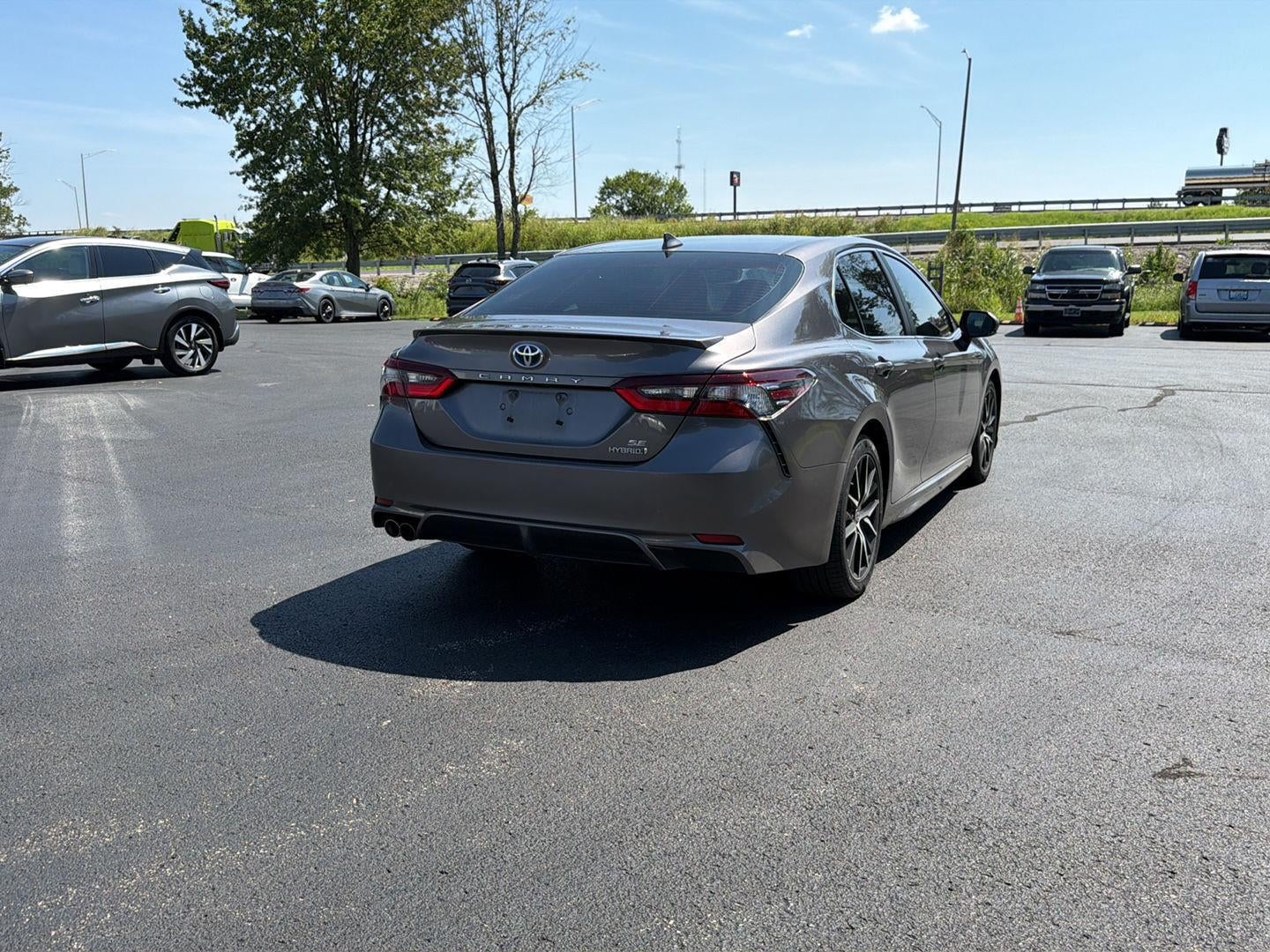 2022 Toyota Camry Hybrid SE