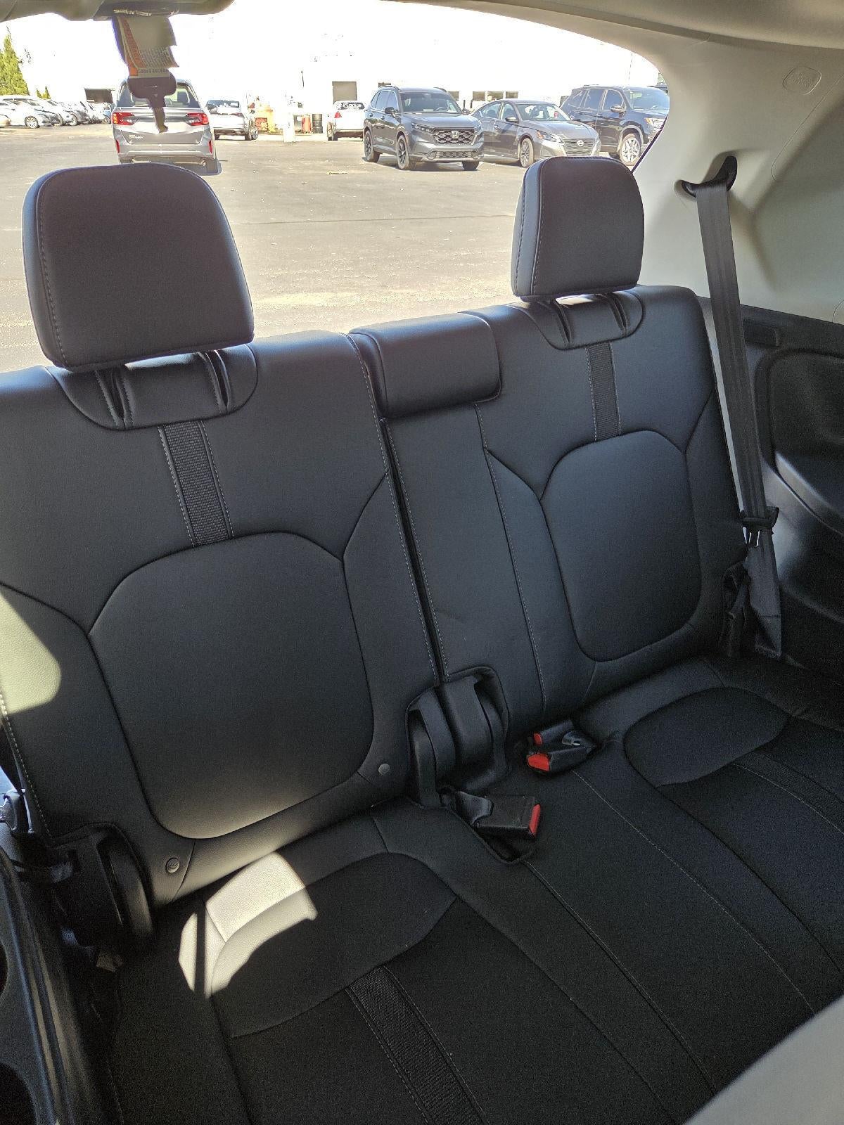 2023 Honda Pilot EX-L w/Rear Captain's Chairs