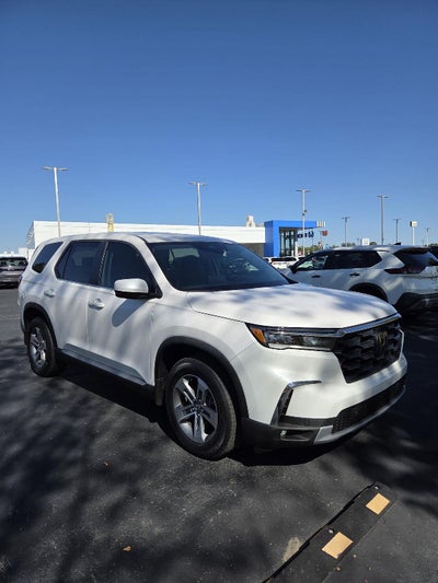 2023 Honda Pilot EX-L w/Rear Captain's Chairs