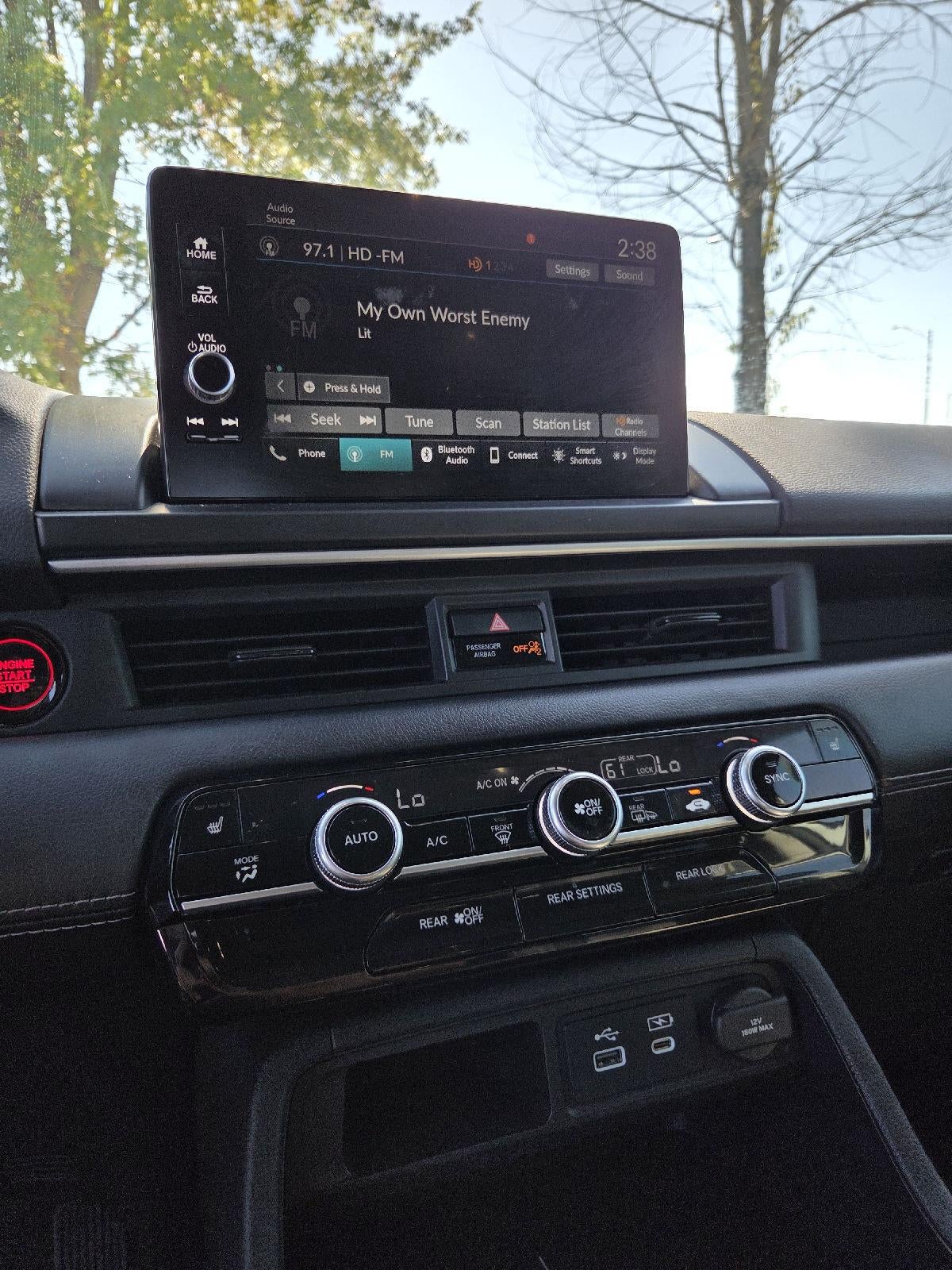 2023 Honda Pilot EX-L w/Rear Captain's Chairs
