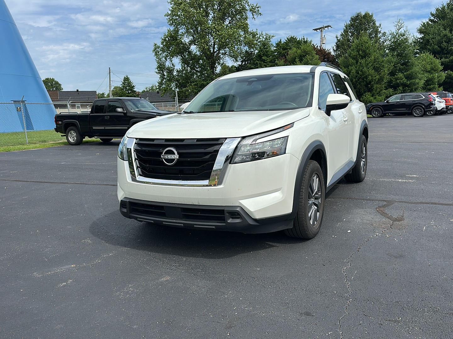 2024 Nissan Pathfinder SV