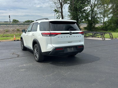 2024 Nissan Pathfinder SV