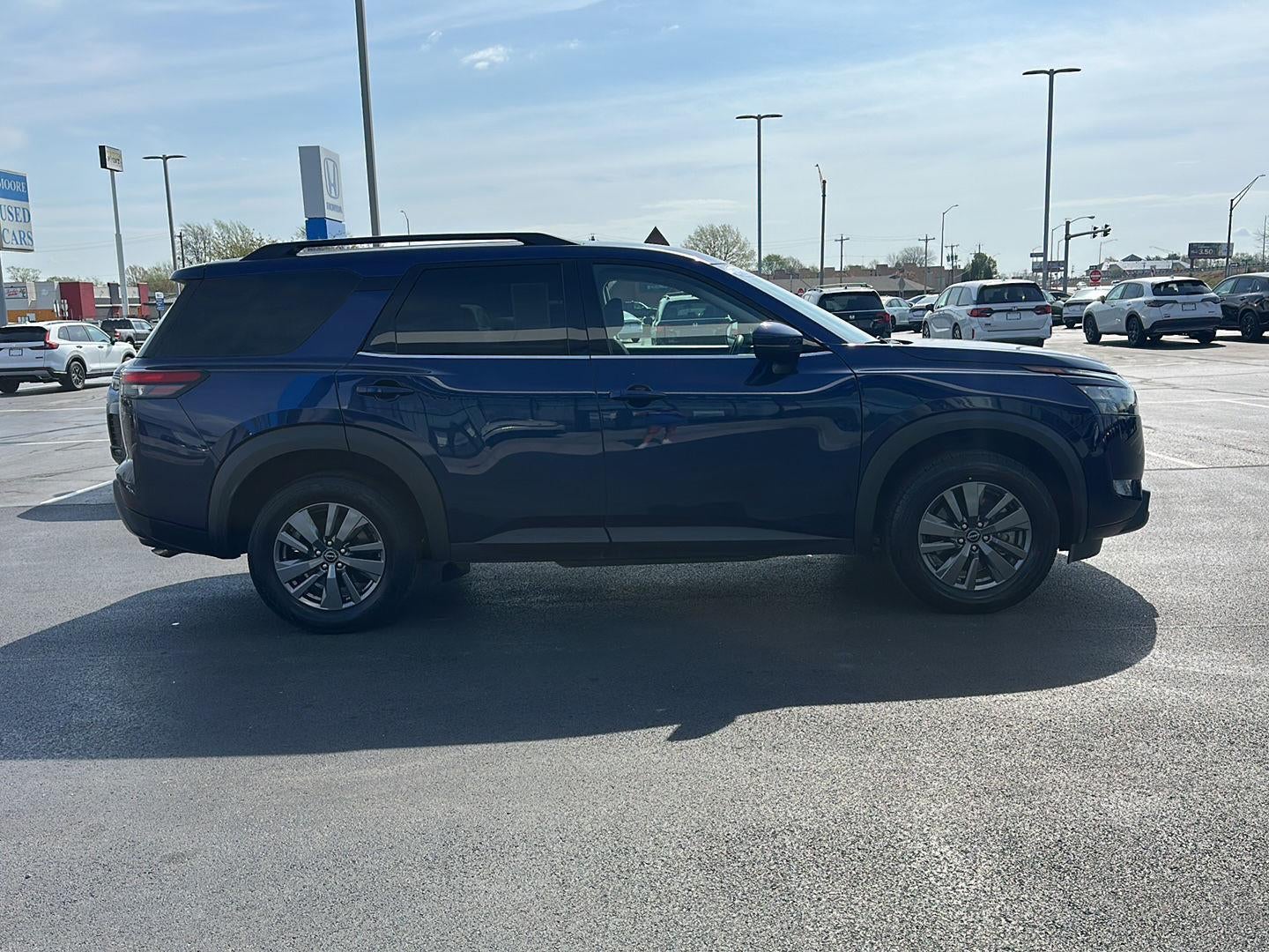 2025 Nissan Pathfinder SV