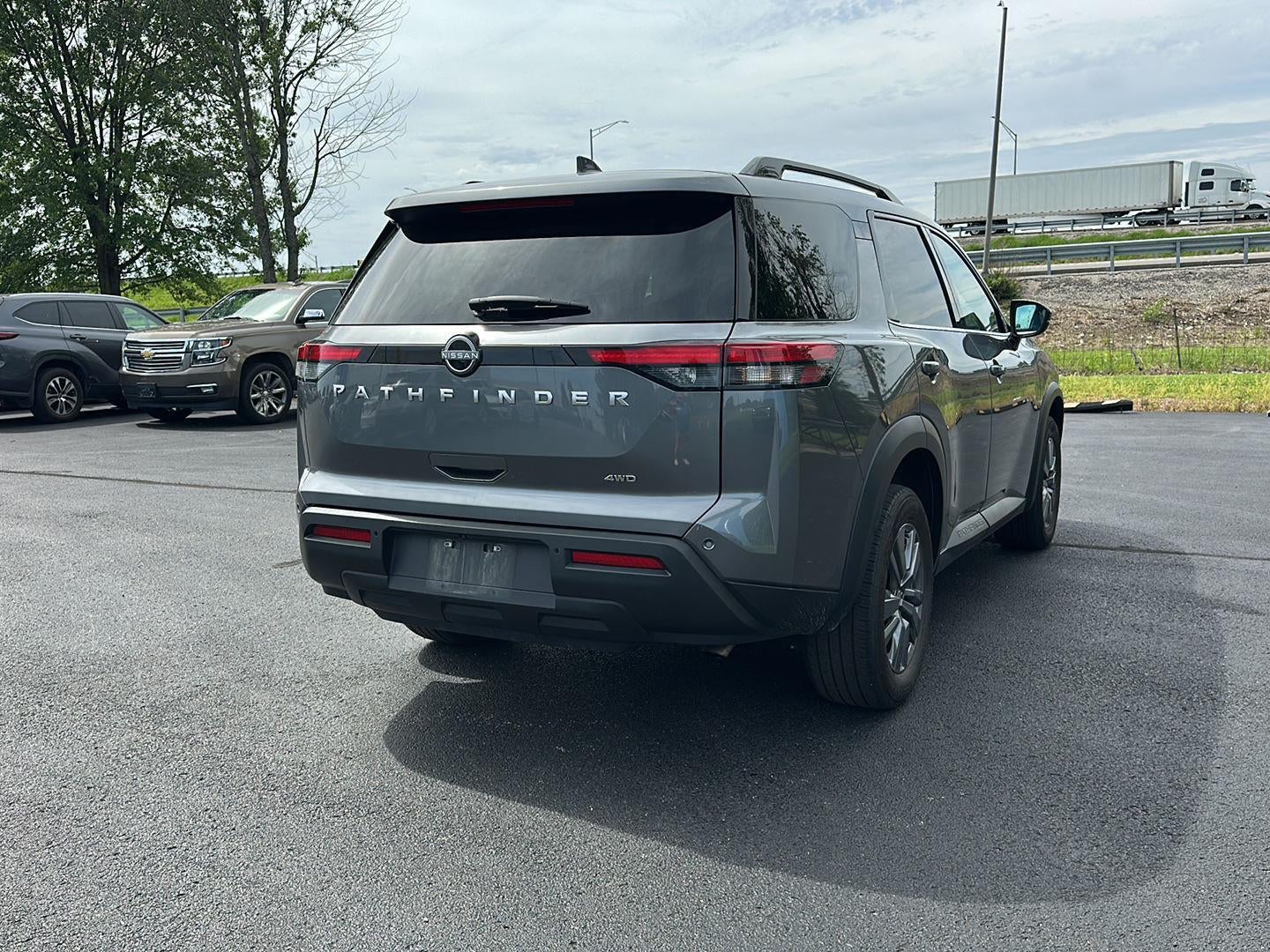 2025 Nissan Pathfinder SV