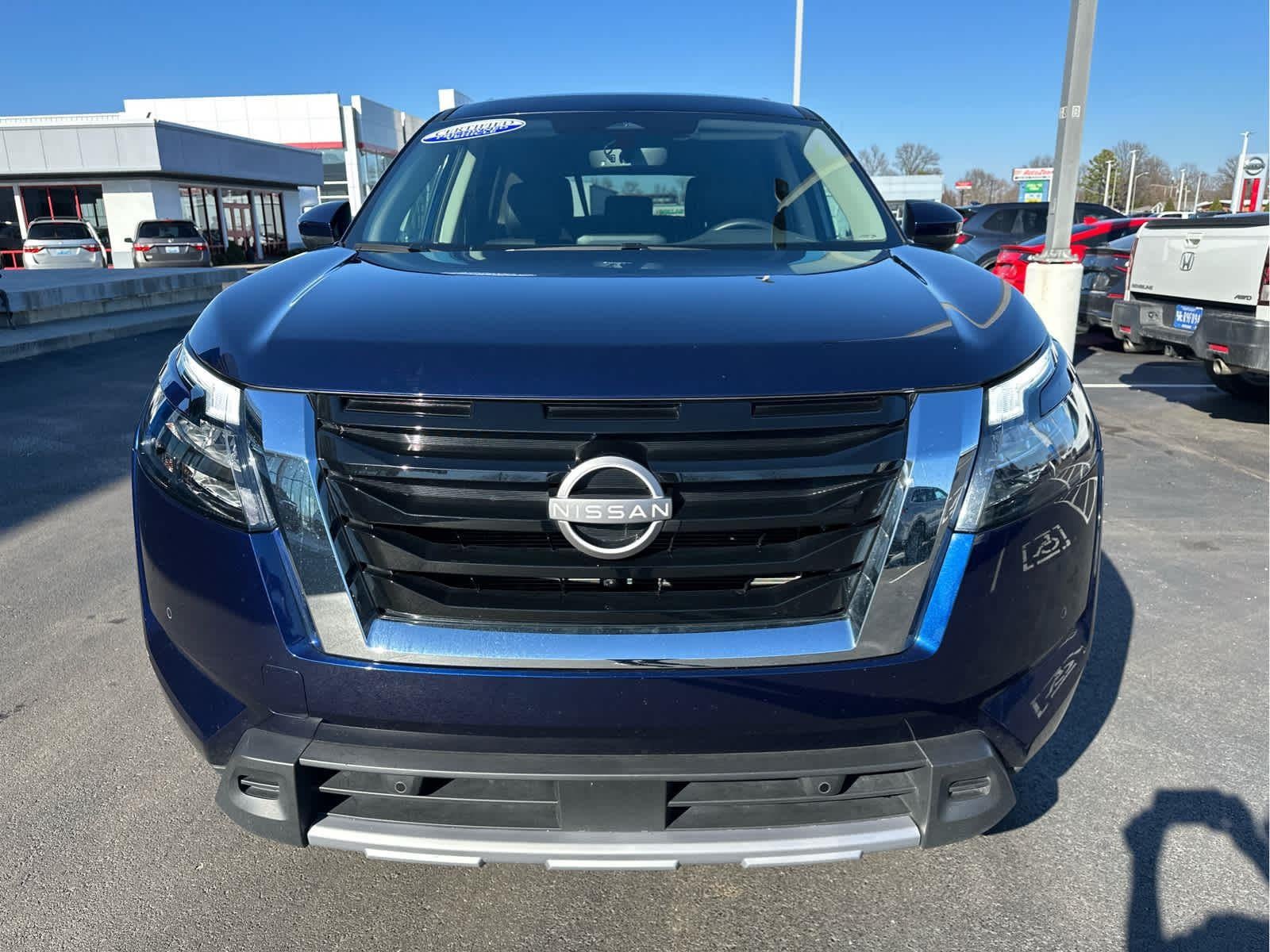 2025 Nissan PATHFINDER SL