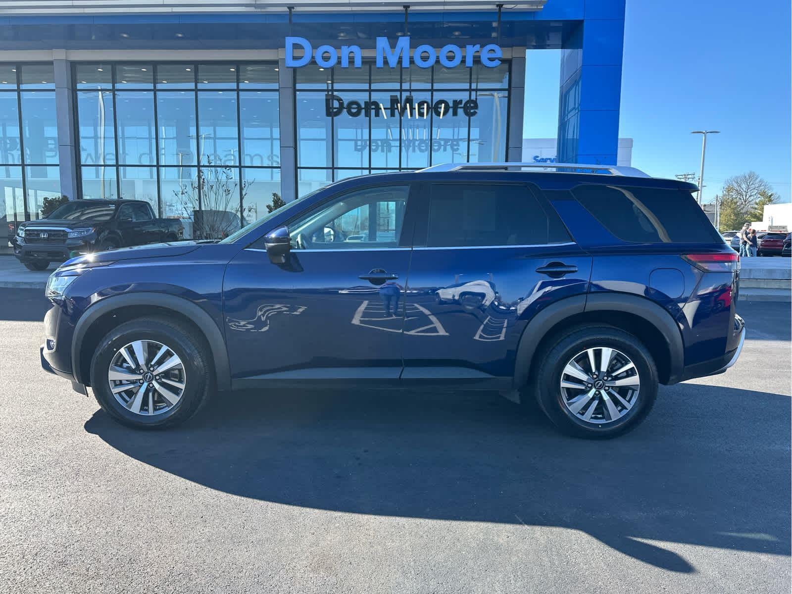 2025 Nissan PATHFINDER SL