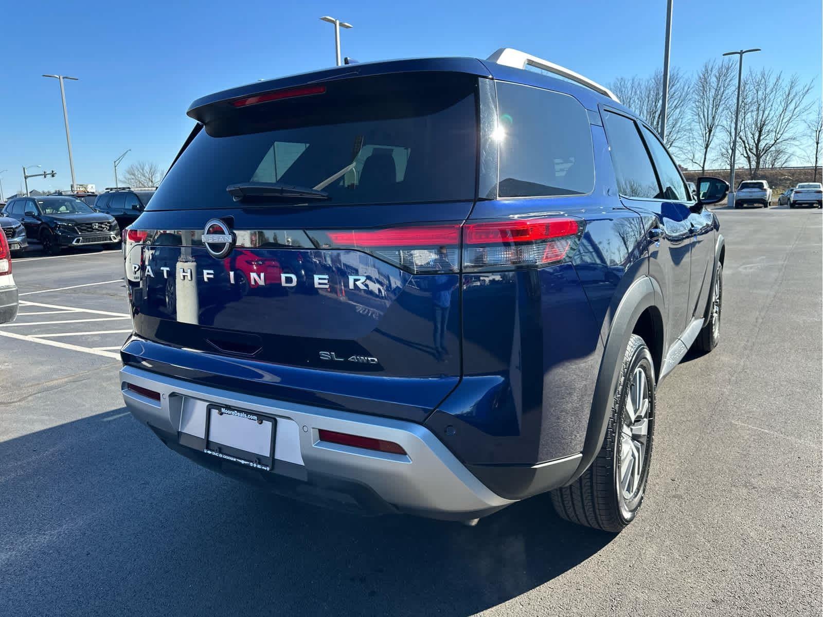 2025 Nissan PATHFINDER SL