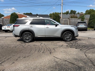 2025 Nissan Pathfinder SL