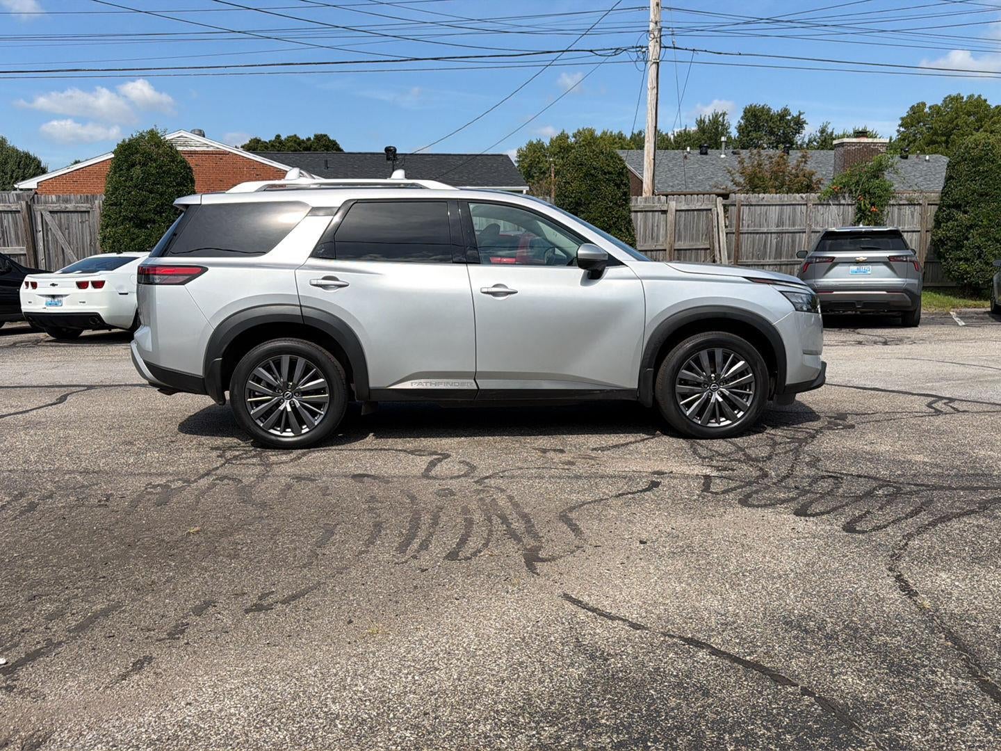 2025 Nissan Pathfinder SL