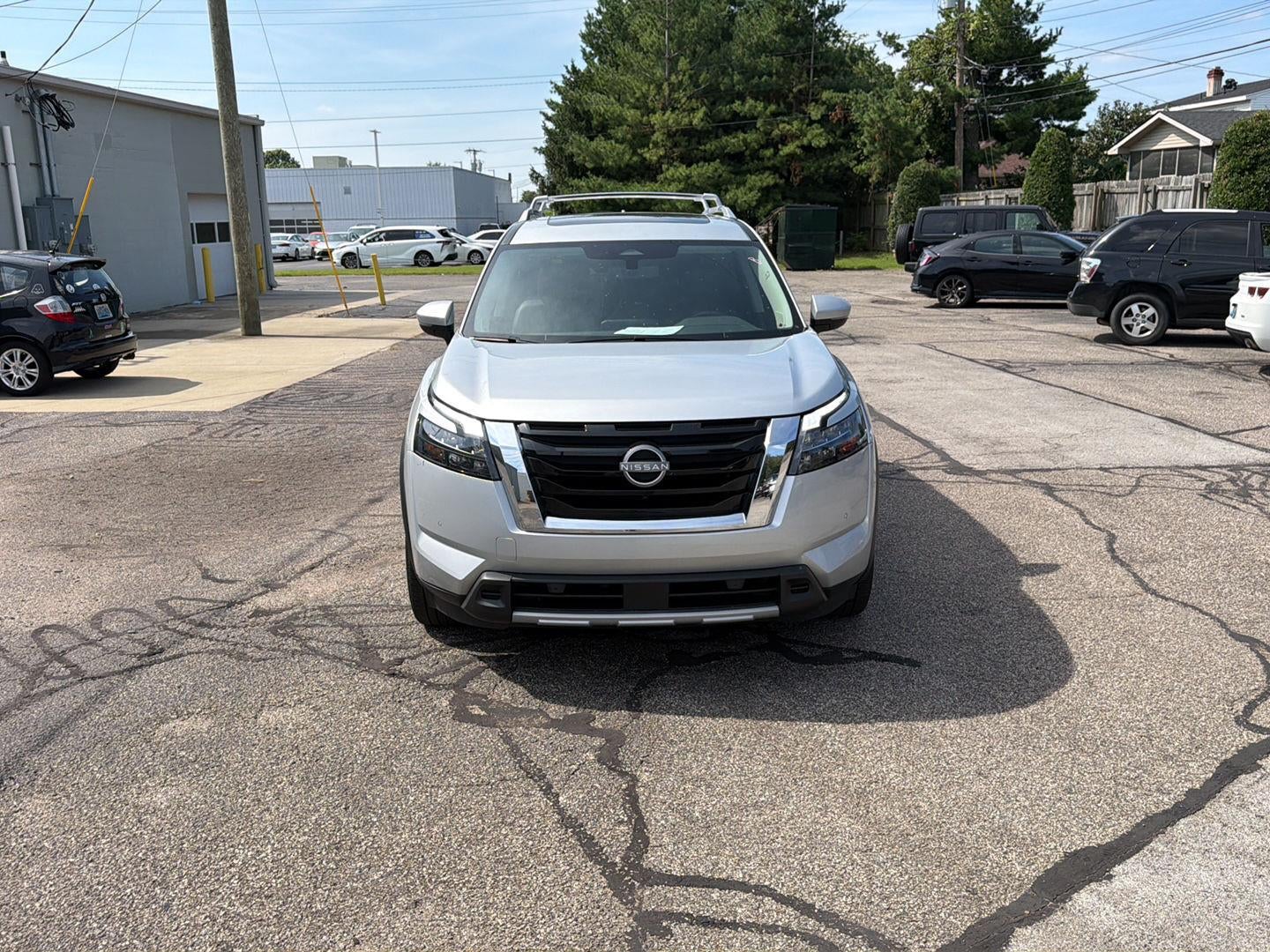 2025 Nissan Pathfinder SL