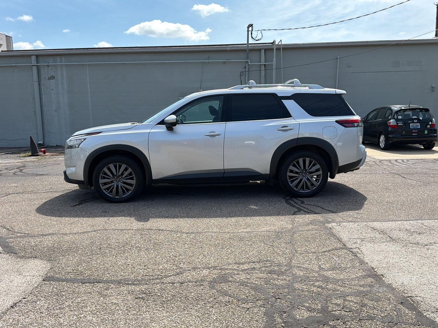 2025 Nissan Pathfinder SL