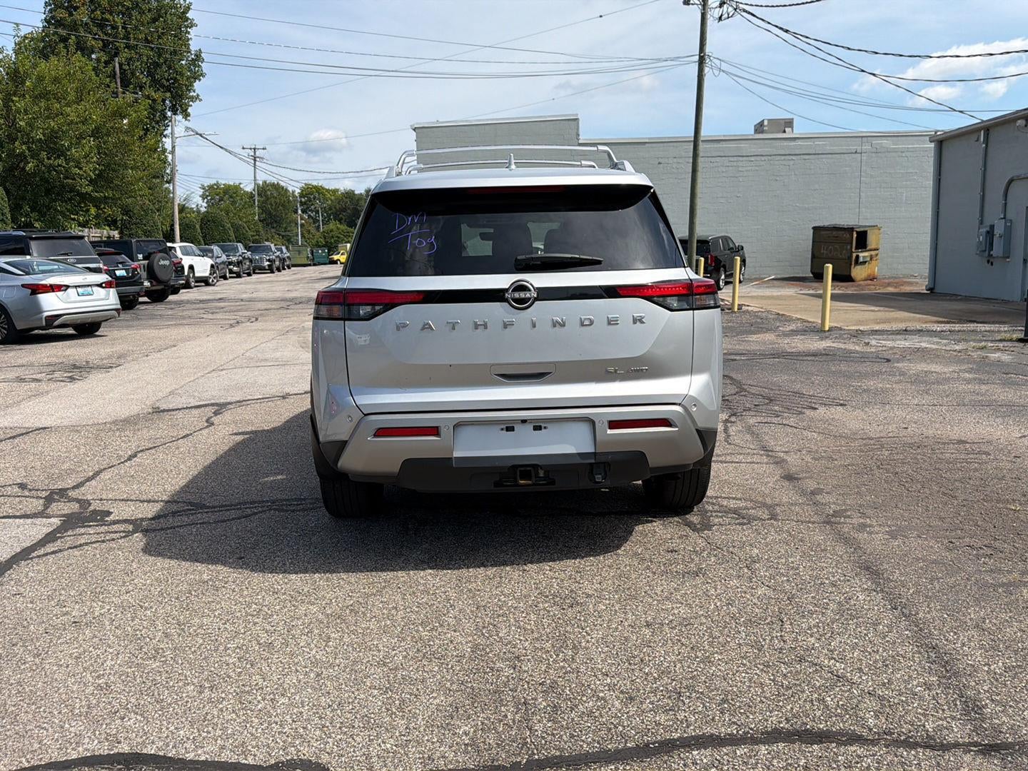 2025 Nissan Pathfinder SL
