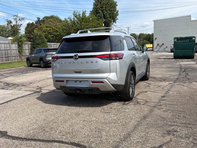 2025 Nissan Pathfinder SL