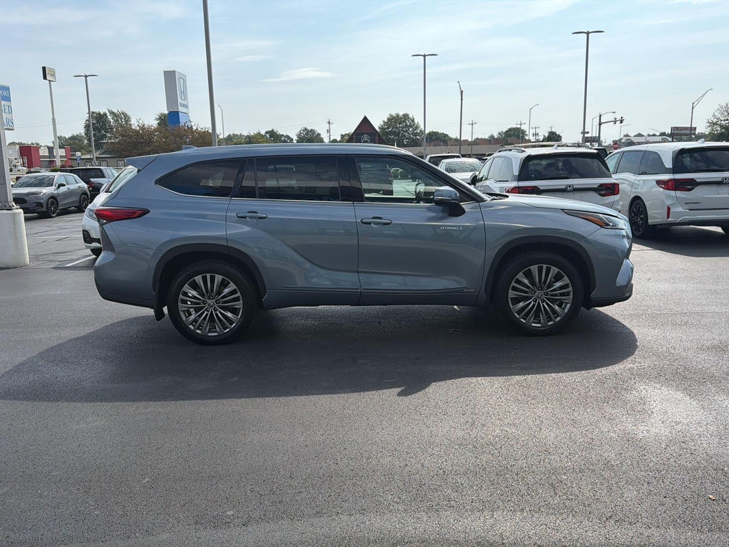 2021 Toyota Highlander Hybrid Platinum